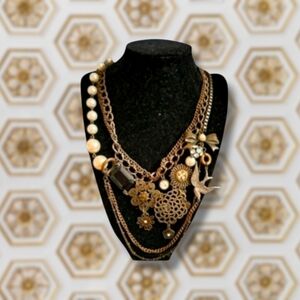 ✨️HP✨️Pretty Antiqued Brass Tone Mixed Media Cocktail Statement Necklace